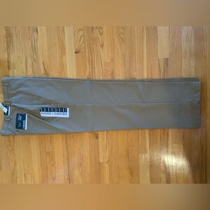 Men’s  Izod pants 34x34 wrinkle free - NWT -Smoke free home